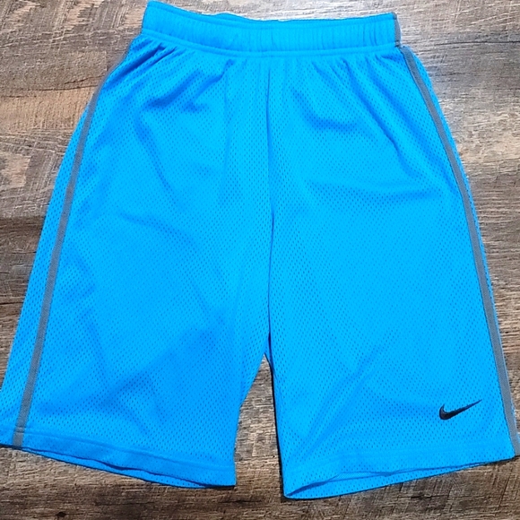 Very gently loved blue Nike basketball shorts youth LG mint condition quick-dry - Picture 1 of 4
